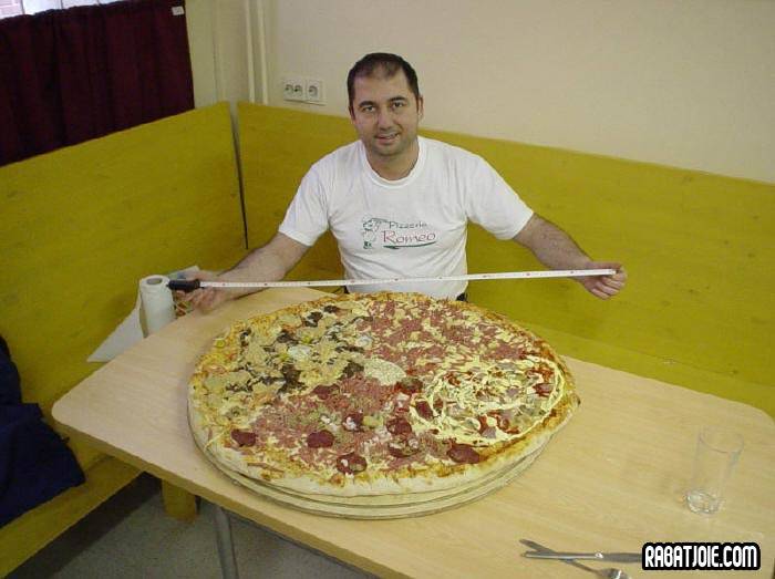 Poze MaxFun.ro » Huge pizza